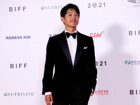 BUSAN, SOUTH KOREA - OCTOBER 06: Song Joong-ki arrives at the opening ceremony of the 26th Busan International Film Festival at the Busan Cinema Center on October 06, 2021 in Busan, South Korea. (Photo by Woohae Cho/Getty Images)