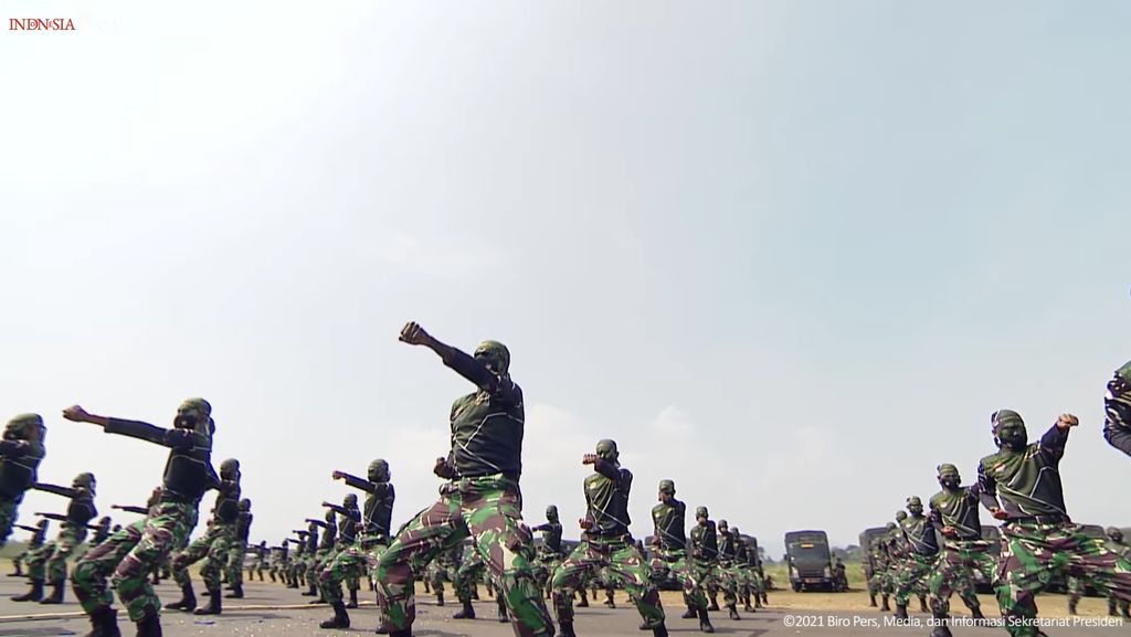 Aksi Demonstrasi Keterampilan Komponen Cadangan di Upacara Penetapan Komponen Cadangan Tahun 2021, Pusdiklatpassus, Bandung Barat, 7 Oktober 2021