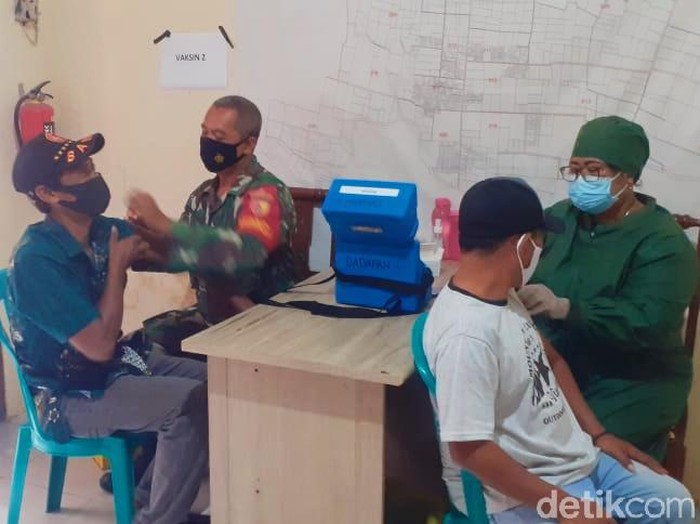 Satgas COVID-19 Banyuwangi terus melakukan upaya percepatan vaksinasi. Namun saat ini masih ada beberapa hambatan.