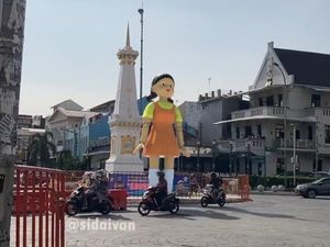 Viral Boneka Squid Game di Simpang Tugu Yogya, Ini Faktanya