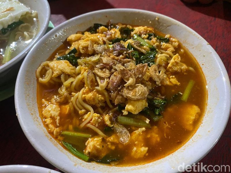 Harus dicoba!  Indomie Goreng Nyemek Terlaris di Bogor Buatan Warkop Tampomas