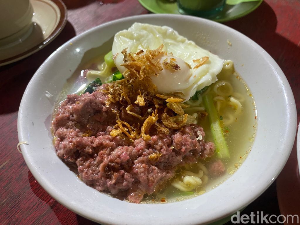 Wajib Coba! Indomie Goreng Nyemek Paling Laris di Bogor Buatan Warkop Tampomas