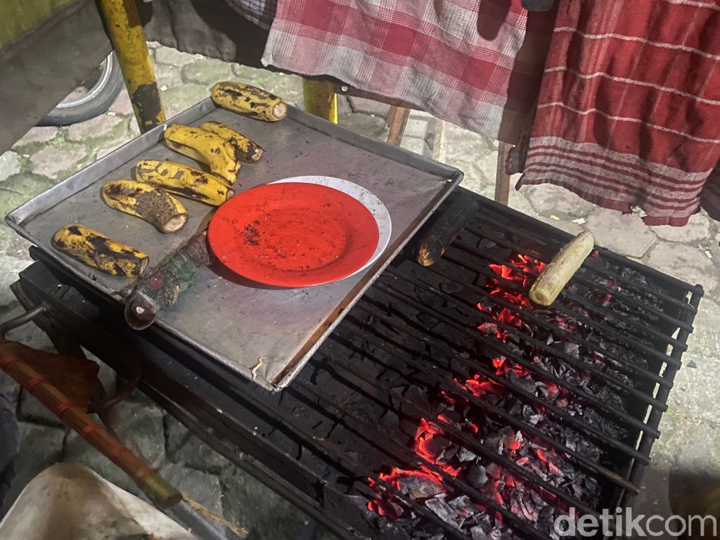 Wajib Coba! Indomie Goreng Nyemek Paling Laris di Bogor Buatan Warkop Tampomas