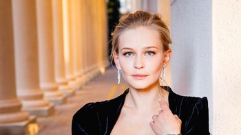 Di lahir di wilayah Psjov, Rusia. Sejak kecil, rupanya dia sudah bercita-cita menjadi aktris. Foto: Instagram