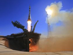 Sosok Aktris Cantik Rusia Berbakat yang Syuting di Antariksa