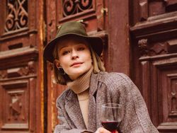 Sosok Aktris Cantik Rusia Berbakat yang Syuting di Antariksa