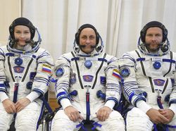 Sosok Aktris Cantik Rusia Berbakat yang Syuting di Antariksa