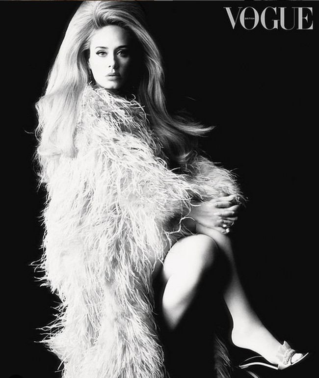 Orang-orang terkejut kenapa aku jarang berbagi tentang perjalanan hidupku. Mereka terbiasa melihat orang lain mendokumentasikan kehidupannya. Kenapa aku harus begitu juga? Aku tak tertarik dengan hal tersebut. Ini tubuhku, kata Adele. (Foto: Instagram/@britishvogue)