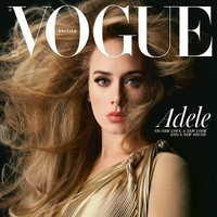 Penampilan Adele di Vogue Inggris tak kalah memukau. Dipotret oleh Steven Meisel, Adele bersolek dengan gaun emas dari Christian Dior. (Foto: Instagram/@britishvogue)