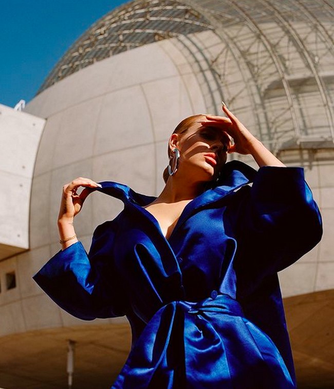 Kepada Vogue AS, Adele yang selama ini enggan untuk diwawancarai soal kehidupan pribadi bicara blak-blakan soal anak, percintaan, kecemasan akut, dan perceraiannya. Perpisahan dari suami diakuinya sebagai hal terberat, tapi sebuah kejadian yang berkaitan dengan putranya, Angelo, makin memperburuk situasi. (Foto: Instagram/@Voguemagazine)