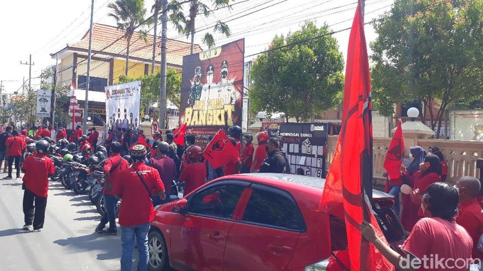 aksi damai dukung aduan wabup bojonegoro