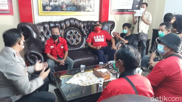 aksi damai dukung aduan wabup bojonegoro