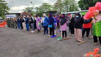 Kodim 0613 Ciamis bersama masyarakat dan Dinas Perhubungan melakukan aksi bebersih kawasan Terminal Ciamis, Jumat (8/10/2021).
