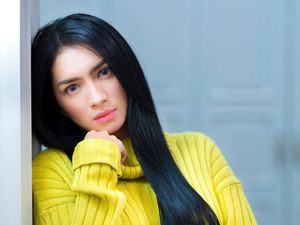 Angel Karamoy Pamer Tubuh Langsing Pakai Baju Renang, Gayanya Jadi Sorotan