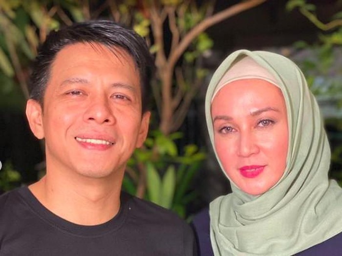 Ariel dan Dina Lorenza