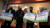Pemenang sebesar Rp 500 juta yang dimenangkan oleh Nasabah Bank Jatim, kemudian pemenang hadiah kedua sebanyak 4 pemenang masing-masing Rp 100 juta dimenangkan oleh nasabah Bank Jateng, Nasabah Bank BPD DIY, Nasabah Bank Lampung, Nasabah Bank Kalsel yang dilaksanakan secara daring di Kantor Asbanda.
