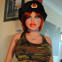 Inilah boneka seks Dean yang bernama Sarah. Penampilannya bahkan lebih seksi dari manusia. Foto: dok. Instagram/@deanabevan