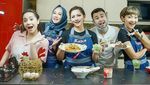Dina Lorenza Dijodohkan dengan Ariel NOAH, Ternyata Ia Jago Masak