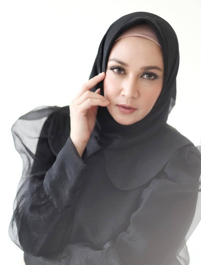 Dina Lorenza Dina Lorenza