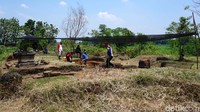 Lahan seluas 15x15 meter persegi milik Setyo Budi, warga Desa Bejijong, Kecamatan Trowulan, Mojokerto ini dulunya punden dan dianggap keramat oleh warga setempat selama puluhan tahun. Balai Pelestarian Cagar Budaya (BPCB) Jatim baru mendaftar Punden Watu Kucur sebagai situs purbakala pada tahun 2010.