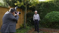 Abdulrazak Gurnah kini tercatat dalam British Council sebagai pengajar Sastra Inggris University of Kent dan sebagai editor rekanan jurnal Wasafiri.