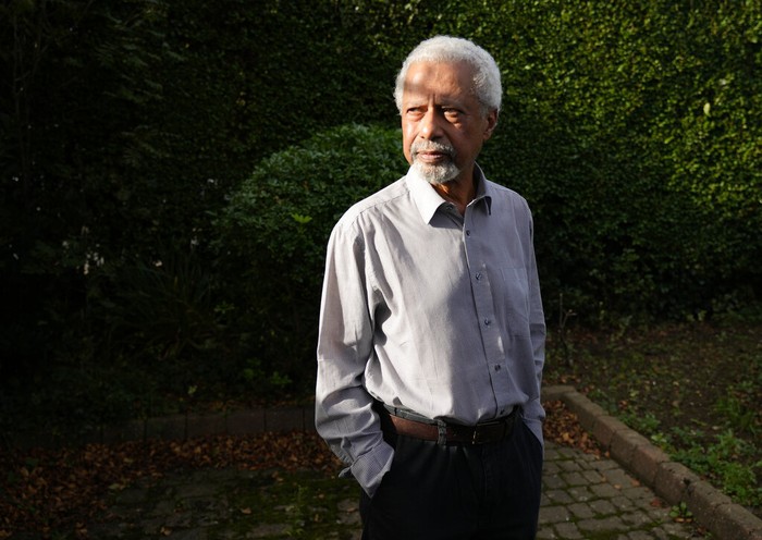 Penulis Tanzania Abdulrazak Gurnah dinyatakan merain nobel sastra, Kamis (7/10). Ia yang mengungsi ke Inggris tahun 1968 itu tidak dapat menyembunyikan rasa sukacitanya.