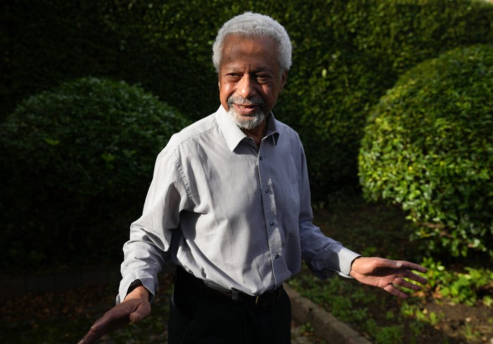 Ekspresi Abdulrazak Gurnah, Pengungsi Afrika yang Raih Nobel Sastra Penulis Tanzania Abdulrazak Gurnah dinyatakan merain nobel sastra, Kamis (7/10). Ia yang mengungsi ke Inggris tahun 1968 itu tidak dapat menyembunyikan rasa sukacitanya.