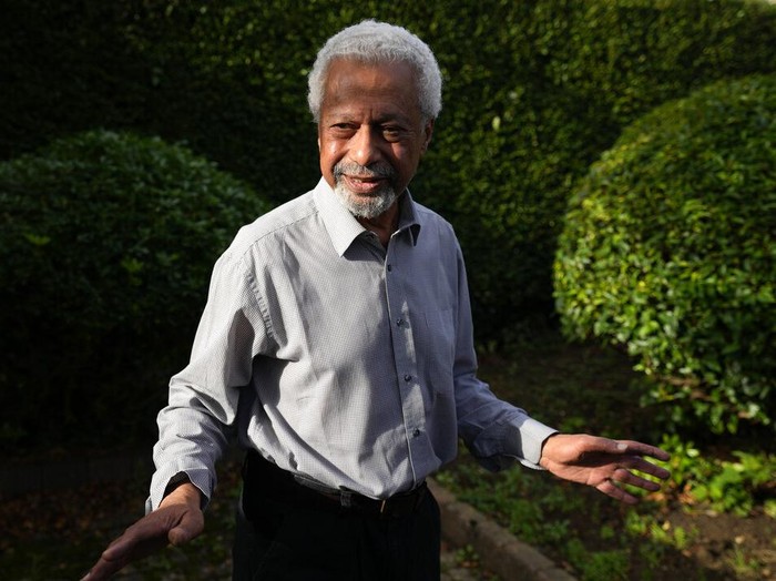 Penulis Tanzania Abdulrazak Gurnah dinyatakan merain nobel sastra, Kamis (7/10). Ia yang mengungsi ke Inggris tahun 1968 itu tidak dapat menyembunyikan rasa sukacitanya.