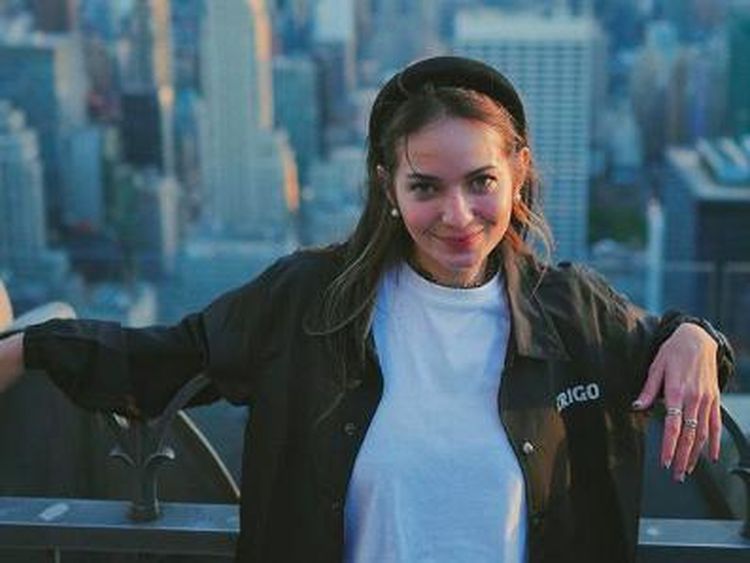 Si Cantik Enzy Storia yang Diisukan Dekat dengan Gading Marten