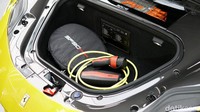 Sebagai Ferrari yang hybrid, SF90 Spider ini dalam keadaan baterai full dapat melaju sejauh 25 km dengan motor listriknya. Pas untuk keluar komplek perumahan atau sekadar jalan dari rumah ke kantor tanpa menyalakan mesin berbahan bakar bensinnya. Foto: Muhammad Hafizh Gemilang