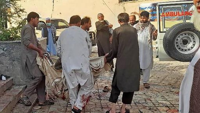 Foto: Bom bunuh diri meledak di Masjid Syiah Afghanistan (Foto: AFP)
