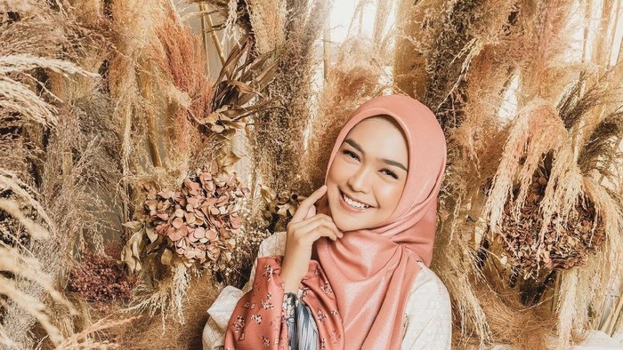 Gaya hijab Ria Ricis. Gaya hijab Ria Ricis.