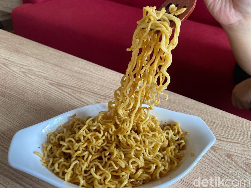 Heboh di Medsos, Ternyata Ini Perbedaan Indomie Goreng Pulau Jawa VS Luar Jawa