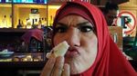 Ini Momen Dorce Gamalama Saat Makan Sate Bareng Raffi Ahmad