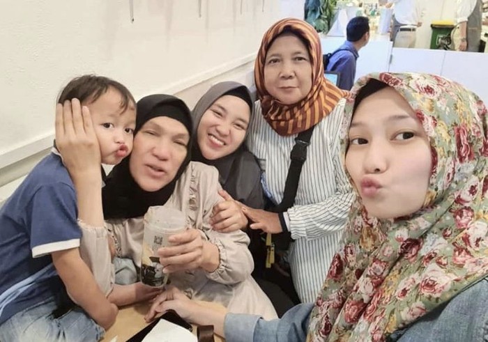 Ini Momen Dorce Gamalama Saat Makan Sate Bareng Raffi Ahmad Ini Momen Dorce Gamalama Saat Makan Sate Bareng Raffi Ahmad
