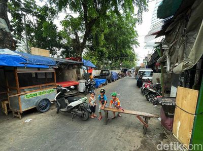 Intip Aktivitas Warga Petamburan Saat PPKM di Ibu Kota Diperpanjang