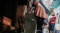 Regulasi dalam bentuk peraturan gubernur (pergub) itu sedang dibahas. Pembahasan dilakukan pada wilayah di Jakarta yang telah menggunakan air perpipaan.