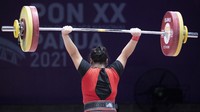 Sementara itu, medali perak diraih oleh lifter Lampung Fena Yuliana.