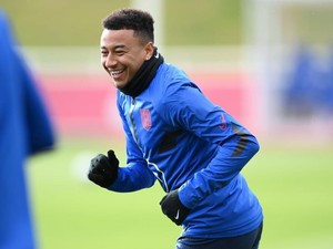 Nottingham Forest Incar Lingard, Tawarkan Kontrak 2 Tahun