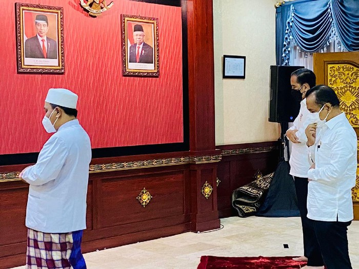 Jokowi Salat Jumat di Bali