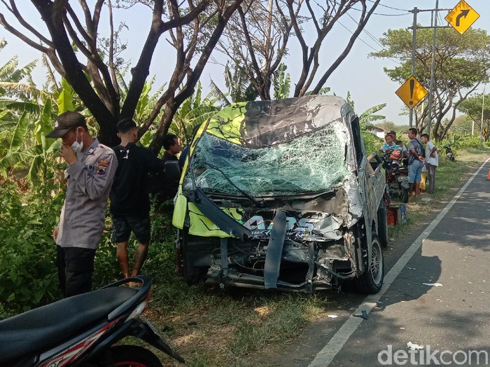 Kecelakaan beruntun lima kendaraan di Jalan Lingkar Utara Kudus, Jumat (8/10/2021).
