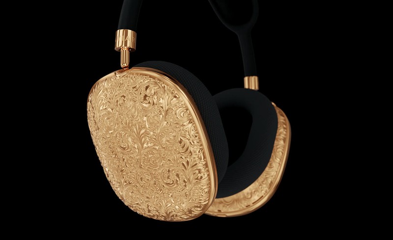 Koleksi Caviar Prime yang terdiri dari iPhone 13 Pro, iPad mini 6, AirPods Max dan PS5 berlapis emas murni 18 karat