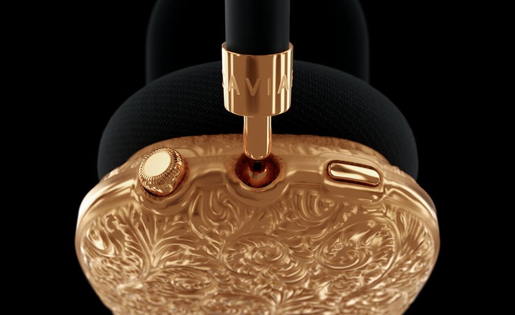 Koleksi Caviar Prime yang terdiri dari iPhone 13 Pro, iPad mini 6, AirPods Max dan PS5 berlapis emas murni 18 karat