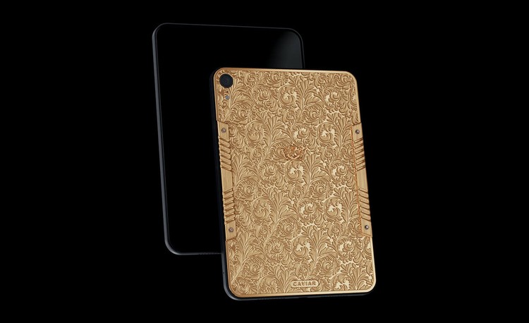 Koleksi Caviar Prime yang terdiri dari iPhone 13 Pro, iPad mini 6, AirPods Max dan PS5 berlapis emas murni 18 karat