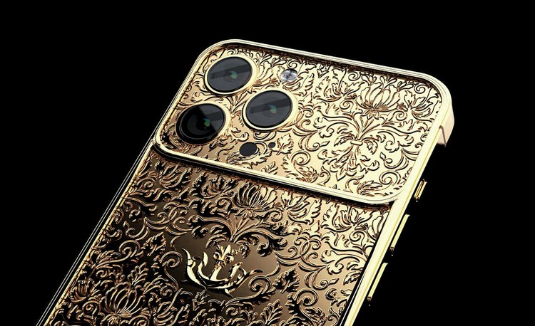 Koleksi Caviar Prime yang terdiri dari iPhone 13 Pro, iPad mini 6, AirPods Max dan PS5 berlapis emas murni 18 karat