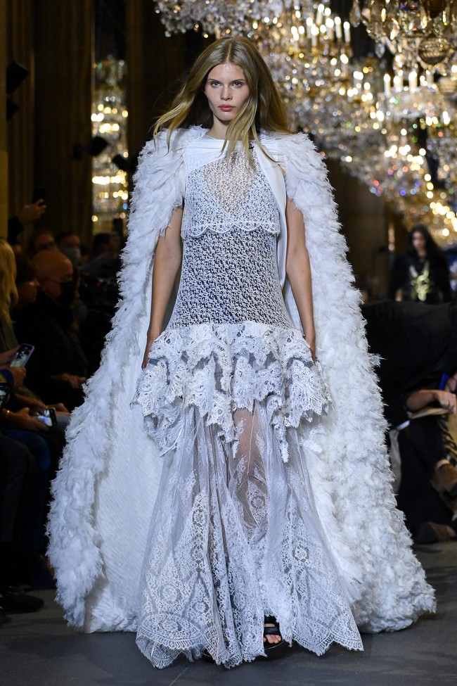 Peragaan busana Louis Vuitton Spring/Summer 2022 yang menutup perhelatan Paris Fashion Week tahun ini. Foto: Getty Images/Pascal Le Segretain.