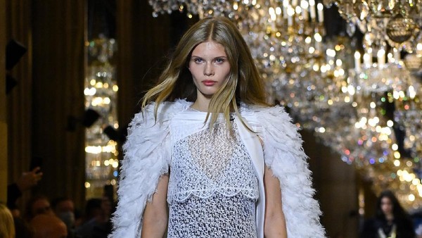 10 Koleksi Louis Vuitton Spring/Summer 2022, Perjalanan Waktu yang Glamour