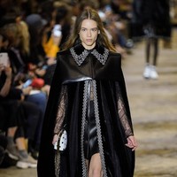 Peragaan busana Louis Vuitton Spring/Summer 2022 yang menutup perhelatan Paris Fashion Week tahun ini. Foto: Getty Images/Pascal Le Segretain.