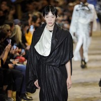 Peragaan busana Louis Vuitton Spring/Summer 2022 yang menutup perhelatan Paris Fashion Week tahun ini. Foto: Getty Images/Pascal Le Segretain.