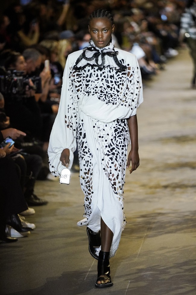 Peragaan busana Louis Vuitton Spring/Summer 2022 yang menutup perhelatan Paris Fashion Week tahun ini. Foto: Getty Images/Pascal Le Segretain.